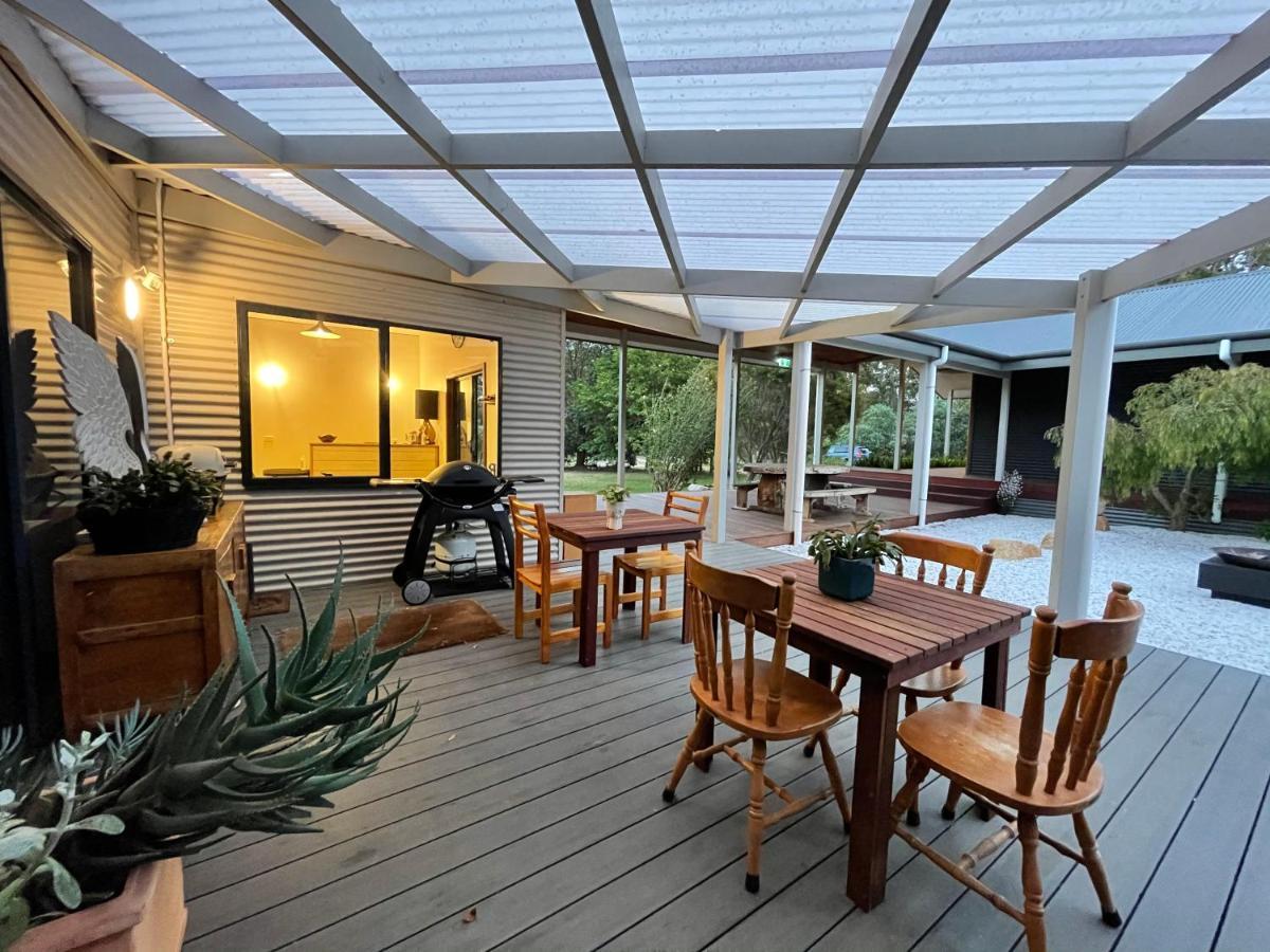 Grape Juice Retreat Rustic Romantic Gateway 5Mins To Beaches & Town Margaret River Exterior photo